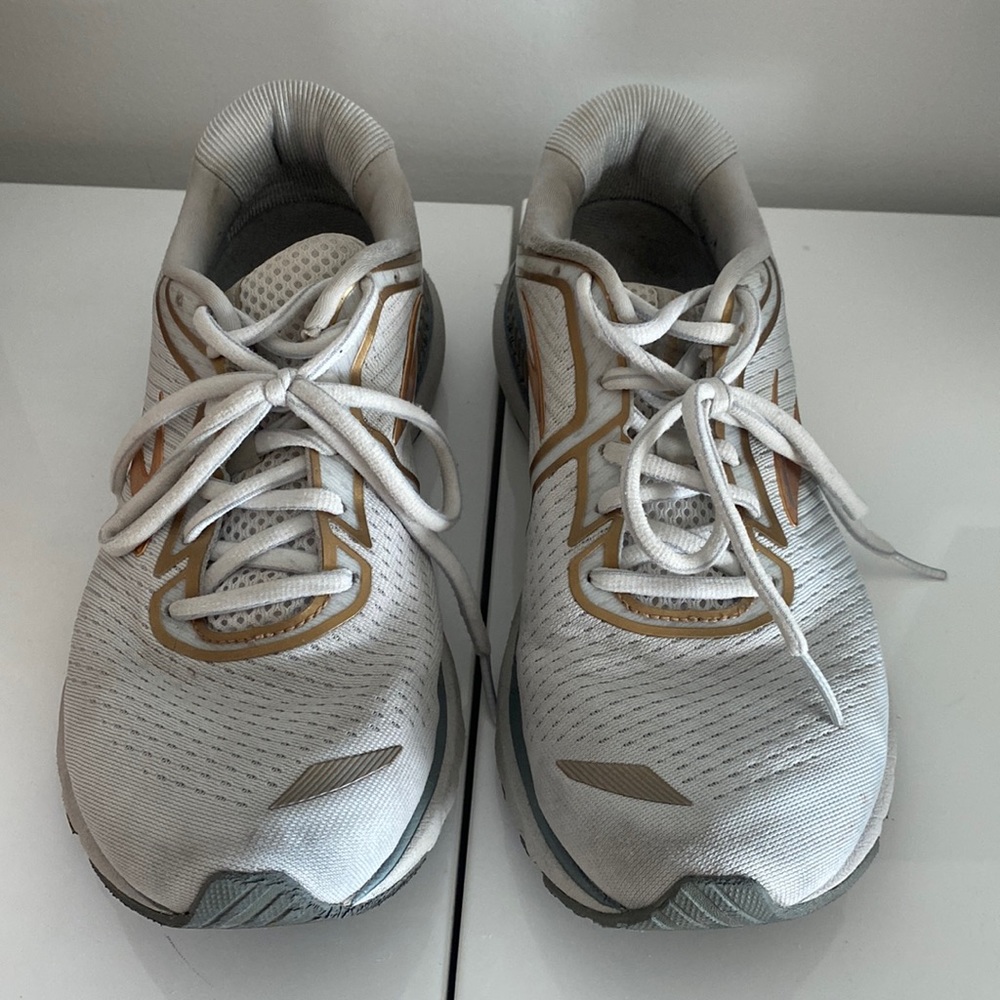 Brooks – Adrenaline GTS 20 Road Running Shoe